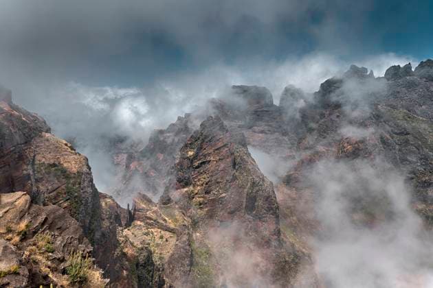 Creative Highlights World Daily life in Madeira, Portugal - 12 Aug 2025 A view from below the top of Pico do Arieiro in Madeira. Pico do Arieiro is a prominent mountain in Madeira, Portugal, standing at an elevation of 1,818 meters above sea level. Positioned centrally on the island, it is characterized by its rugged volcanic cliffs and rocky terrain, which are frequently enveloped in mist and often rise above a layer of clouds, creating a striking and distinctive landscape. The mountain s high altitude provides expansive views of the island s deep valleys, lush forests, and the vast Atlantic Ocean on clear days, though its weather can change rapidly, with fog adding to its dramatic appeal. The area is a popular destination for hikers, offering a network of trails Copyright: xNorbertxVoskensx xSOPAxImagesx MADEIRA_00125