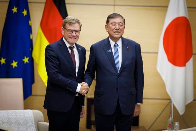 Johann Wadephul (CDU), Bundesaussenminister, mit dem Ministerpraesidenten von Japan, Herrn Shigeru Ishiba . Tokyo, 18.08.2025. Fotografiert im Auftrag des Auswaertigen Amtes Tokyo Japan *** Johann Wadephul CDU , Federal Foreign Minister, with the Prime Minister of Japan, Mr. Shigeru Ishiba Tokyo, 18 08 2025 Photographed on behalf of the Foreign Office Tokyo Japan Copyright: xThomasxImo AAx