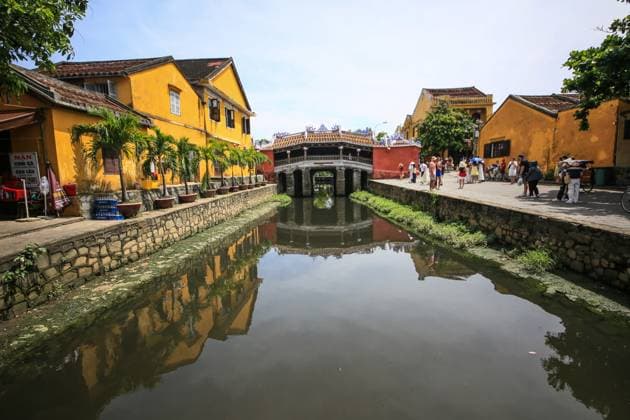 Japanese Covered Bridge Stands as Hoi An’s Icon HOI AN, VIETNAM - JULY 05: A general view of the Japanese Covered Bridge, a 16th-century landmark built by Japanese merchants, in the historic town of Hoi An, Vietnam, on July 05, 2025. The wooden bridge with stone foundations and a three-part roof system connects the city’s Chinese and Japanese quarters and features a Taoist temple at its northern end. Recognized as a UNESCO World Heritage Site, the bridge has become a symbol of Hoi An and attracts thousands of visitors each year. Ummu Nisan Kandilcioglu Anadolu Hoi An Viet Nam. Editorial use only. Please get in touch for any other usage.  Copyright: x2025xAnadoluxUmmuxNisanxKandilcioglux