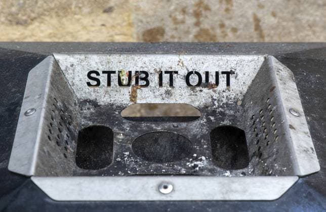 Stub It Out Straßen Aschenbecher im Stadtzentrum, Oxford, Oxfordshire, England, UK Stub It Out street cigarette ashtray bin in city centre, Oxford, Oxfordshire, England, UK Copyright: imageBROKER IanxMurray iblimu14686965.jpg