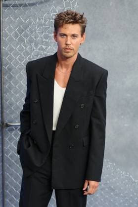 . 19 08 2025. London, United Kingdom. Zoe Kravitz Austin Butler arriving at the Caught Stealing premiere in London.  xStephenxLockx xi-Imagesx IIM-26160-0003