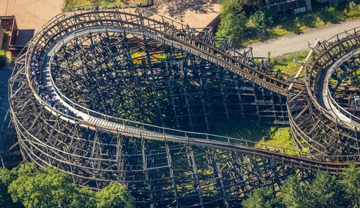 Luftbild, Movie Park Germany Themenpark, The Bandit Achterbahn, Freizeitpark zum Filmthema mit Fahrgeschäften, Attraktionen und Liveshows, Kirchhellen-Nord-Ost, Bottrop, Ruhrgebiet, Nordrhein-Westfalen, Deutschland !ACHTUNGxMINDESTHONORARx60xEURO! *** Aerial view, Movie Park Germany theme park, The Bandit roller coaster, theme park with rides, attractions and live shows, Kirchhellen Nord Ost, Bottrop, Ruhr area, North Rhine-Westphalia, Germany ACHTUNGxMINDESTHONORARx60xEURO