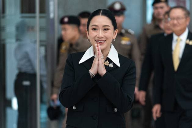 Thai Prime Minister in constitutional court to defend herself in Bangkok, Thailand - 21 Aug 2025 Thai Prime Minister Paetongtarn Shinawatra pays respect to the media at the Constitutional Court where she came to defend herself against allegations from a leaked phone call with former Cambodian Prime Minister Hun Sen. Thai Prime Minister Paetongtarn Shinawatra was suspended from duty on July 1 2025 against allegations from a leaked phone call conversation of her and former Cambodian Prime Minister Hun Sen. Bangkok Thailand Copyright: xPeeraponxBoonyakiatx xSOPAxImagesx PMCourt-3