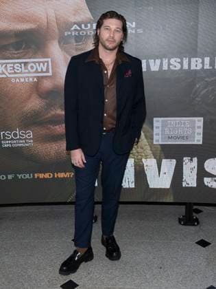 August 20, 2025, Beverly Hills, California, USA: Actor ZEBEDEE ROW attends the INVISIBLE Red Carpet Premiere. Beverly Hills USA - ZUMAb173 20250820_aap_b173_008 Copyright: xBillyxBennightx
