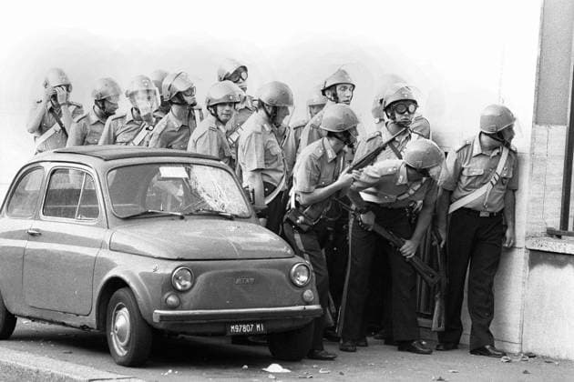 Milan, Me, Italy: MILAN - **SPECIAL FEE** POLICE SEARCH AND EVICTION AT THE LEONCAVALLO SOCIAL CENTER CLASHES WITH POLICE IN SUMMER UNIFORM Milan Italy  - ZUMAp169 20250821_zea_p169_069 Copyright: xGalimbertix