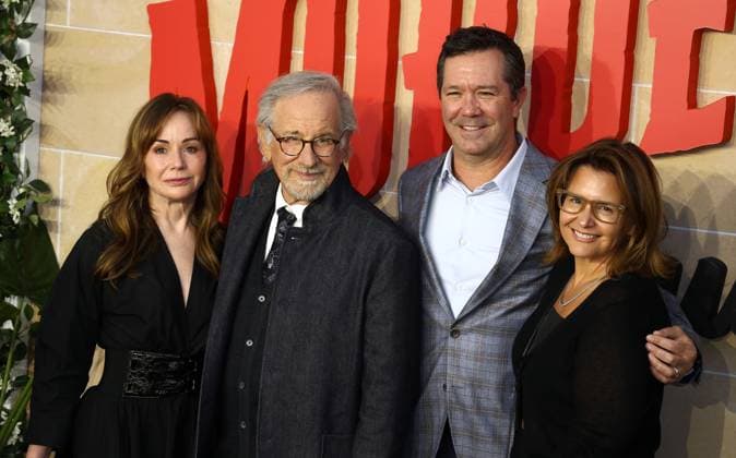 UK premiere of Thursday Murder Club Kristie Macosko Krieger, Steven Spielberg, Jeff Small and Holly Bario at the Thursday Murder Club UK premiere at Leicester Square Gardens in London. London Leicester Square Gardens UK Copyright: xFredxDuvalx