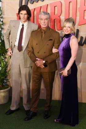 Pierce Brosnan mit Sohn Dylan Brosnan und Enkelin Isabella Smith bei der Premiere des Netflix Films The Thursday Murder Club im Cineworld Leicester Square. London, 21.08.2025