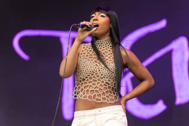 Demae performs at Leeds Festival 2025 Demae performs at Leeds Festival 2025, Bramham Park, Leeds, 22nd August 2025, Credit:Mike Gray Avalon  Copyright: xMikexGrayx xAvalonx 1030668203