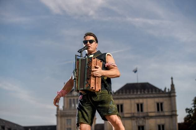 Andreas Gabalier HUK-COBURG open-air-sommer, Coburg , Schlossplatz Germany, Coburg , Schlossplatz - 22 Aug 2025 - Andreas Gabalier HUK-COBURG Open-Air-Sommer Image: Andreas Gabalier preforming at the HUK Coburg Open Air Sommer at the Schlossplatz Coburg. Cortendorf Kulturfabrik Bayern Germany Copyright: xRyanxEvansx