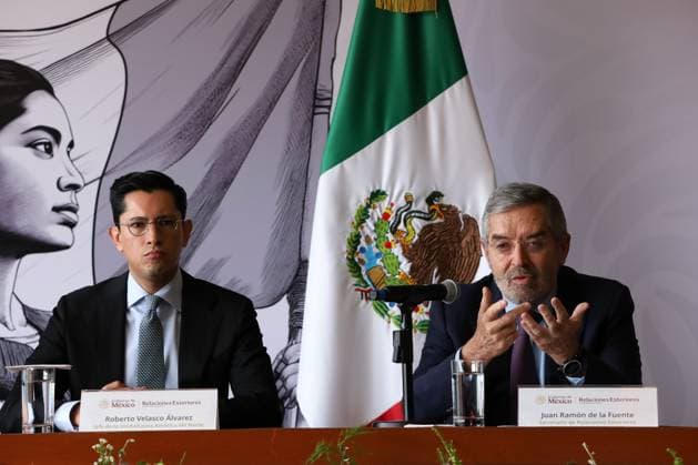 Mexico™s Foreign Affairs Minister, Juan Ramon de la Fuente News Conference Mexico™s Foreign Affairs Minister, Juan Ramon de la Fuente accompanied by Chief of the North American Unit of the Mexican Foreign Ministry, Roberto Velasco speaks about the Legal consular assistance for Mexican migrants in the United States in response to immigration raids during a news conference at Ministry of Foreign Affairs Headquarters. on August 22, 2025, in Mexico City, Mexico. (Photo by Luis Barron Eyepix Group) Copyright: xLuisxBarronx xEyepixxGroupx LB_22082025_166299