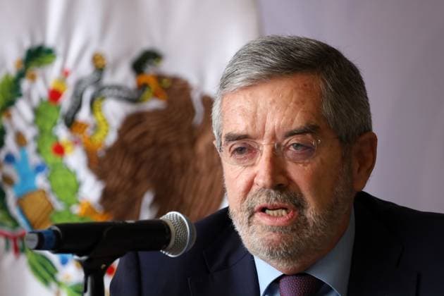 Mexico™s Foreign Affairs Minister, Juan Ramon de la Fuente News Conference Mexico™s Foreign Affairs Minister, Juan Ramon de la Fuente speaks about the Legal consular assistance for Mexican migrants in the United States in response to immigration raids during a news conference at Ministry of Foreign Affairs Headquarters. on August 22, 2025, in Mexico City, Mexico. (Photo by Luis Barron Eyepix Group) Copyright: xLuisxBarronx xEyepixxGroupx LB_22082025_166300