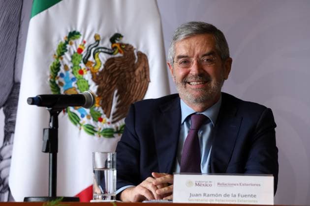 MexicoÃ¢â‚¬â ¢s Foreign Affairs Minister, Juan RamoÂ³n de la Fuente speaks about the Legal consular assistance for Mexican migrants in the United States in response to immigration raids during a news conference at Ministry of Foreign Affairs Headquarters. on August 22, 2025, in Mexico City, Mexico. Mexico City Mexico - ZUMAe321 20250822_zia_e321_027 Copyright: xLuisxBarronx