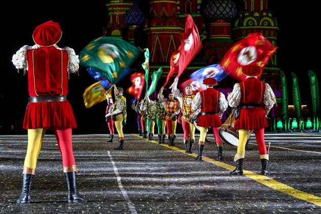 RUSSIA, MOSCOW - AUGUST 22, 2025: Historic Flag-Wavers of the Contrade of Cori (Italy) perform during the opening ceremony of the 17th Spasskaya Tower International Military Music Festival in Red Square. Sergei Bulkin TASS  83326871
