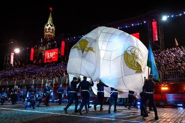 RUSSIA, MOSCOW - AUGUST 22, 2025: The Combined Band of the Russian Airborne Forces perform during the opening ceremony of the 17th Spasskaya Tower International Military Music Festival in Red Square Moscow Russia  - ZUMAt113 20250822_zaa_t113_471 Copyright: xSergeixBulkinx