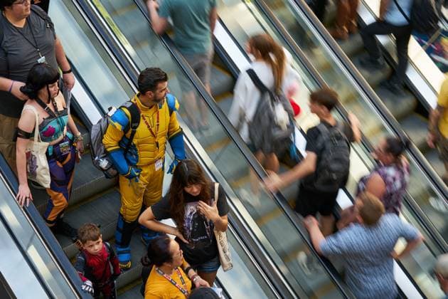 August 22, 2025, Toronto, On, Canada: Convention-goers make their way down the escalators on the second day of the annual Fan Expo convention in Toronto, on Friday, Aug. 22, 2025. Toronto Canada  - ZUMAc35_ 20250822_zaf_c35_151 Copyright: xSammyxKoganx