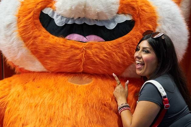 August 22, 2025, Toronto, On, Canada: Convention-goers take photos with mascots on the second day of the annual Fan Expo convention in Toronto, on Friday, Aug. 22, 2025. Toronto Canada  - ZUMAc35_ 20250822_zaf_c35_156 Copyright: xSammyxKoganx