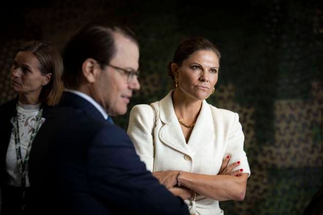 Crown Princess Victoria and Prince Daniel of Sweden visit Saab s Barracuda business unit in Gamleby, Sweden, on August 22, 2025. Barracuda develops advanced camouflage and signature management systems. SWEDEN x10050x *** Crown Princess Victoria and Prince Daniel of Sweden visit Saabs Barracuda business unit in Gamleby, Sweden, on August 22, 2025 Barracuda develops advanced camouflage and signature management systems SWEDEN x10050x  Copyright: xPontusxLundahl TTx SWEDEN CROWN PRINCESS COUPLE GAMLEBY 7BC7IJQQhp0