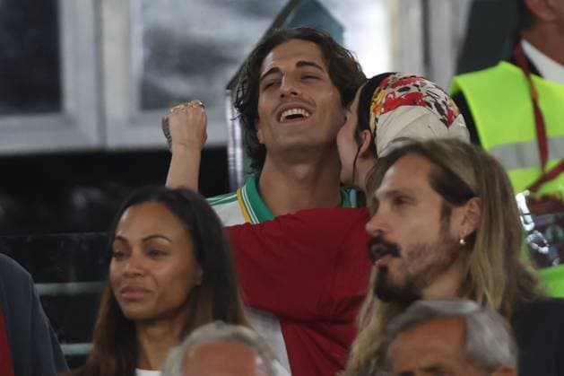 Rome, Italy, Italy: Rome, Italy - August 23, 2025: Damiano David and girl friend Dove Cameron on the stand during the Serie A Enilive 2025-2026 match day 1 between As Roma vs Bologna FC 1909 at Olympic Stadium in Rome. Rome Italy  - ZUMAp169 20250823_zea_p169_033 Copyright: xmarcoxiacobuccix