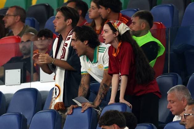 Rome, Italy - August 23, 2025: Damiano David and girl friend Dove Cameron on the stand during the Serie A Enilive 2025-2026 match day 1 between As Roma vs Bologna FC 1909 at Olympic Stadium in Rome.  Copyright: xmarcoxiacobuccix xipa-agency.netx xmarcoxiacobuccix IPA_Agency_IPA63112927