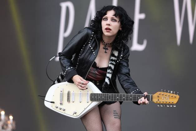 Entertainment Bilder des Tages Pale Waves perform at Leeds Festival Heather Baron-Gracie of Pale Waves performs at Leeds Festival 2025, Bramham Park, Leeds, 24th August 2025, Credit:Mike Gray Avalon  Copyright: xMikexGrayx xAvalonx 1031049998