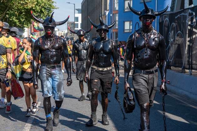 Notting Hill Carnival 2025 in London, UK - 24 Aug 2025 The Jab Jab masquerades walk on the street with chains during the Notting Hill Carnival in London. The Notting Hill Carnival is one of the world s largest street festivals. It is an annual Caribbean Carnival that has taken place in London since 1966 on the streets of Notting Hill over the bank holiday weekend in August. London United Kingdom Copyright: xKrisztianxElekx xSOPAxImagesx SSS_20250824_NOTTING_HILL_0011060