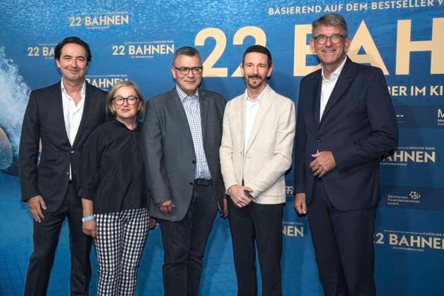 Martin Bachmann, Dorothee Erpenstein, Florian Herrmann, Oliver Berben und Wolfram Weimer bei der Premiere des Kinofilms 22 Bahnen in der Astor Film Lounge im Arri. München, 24.08.2025