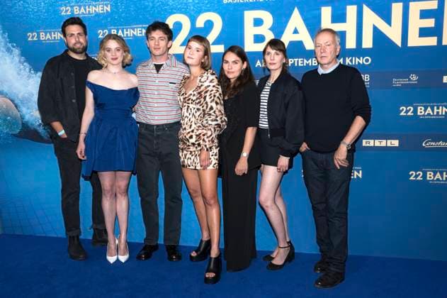 Philipp Trauer, Luna Wedler, Jannis Niewöhner, Caroline Wahl, Anna-Malike Eigl, Mia Maariel Meyer und Thomas Wöbke bei der Premiere des Kinofilms 22 Bahnen in der Astor Film Lounge im Arri. München, 24.08.2025