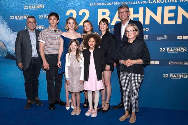 Florian Herrmann, Jannis Niewöhner, Luna Wedler, Zoe Baier, Caroline Wahl, Atabey Chiriac, Elena Hell, Mia Maariel Meyer, Wolfram Weimer und Dorothee Erpenstein bei der Premiere des Kinofilms 22 Bahnen in der Astor Film Lounge im Arri. München, 24.08.2025