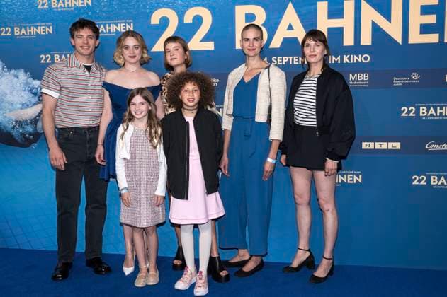 Jannis Niewöhner, Luna Wedler, Zoe Baier, Caroline Wahl, Atabey Chiriac, Elena Hell und Mia Maariel Meyer bei der Premiere des Kinofilms 22 Bahnen in der Astor Film Lounge im Arri. München, 24.08.2025