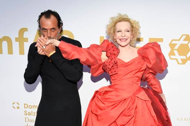 Andreas Kronthaler und Sunnyi Melles bei der amfAR Gala 2025 anlässlich der Salzburger Festspiele 2025 in der Residenz. Salzburg, 24.08.2025 *** Andreas Kronthaler and Sunnyi Melles at the amfAR Gala 2025 on the occasion of the Salzburg Festival 2025 at the Residenz Salzburg, 24 08 2025 Foto:xF.xKernx xFuturexImagex amfar_salzburg_5789