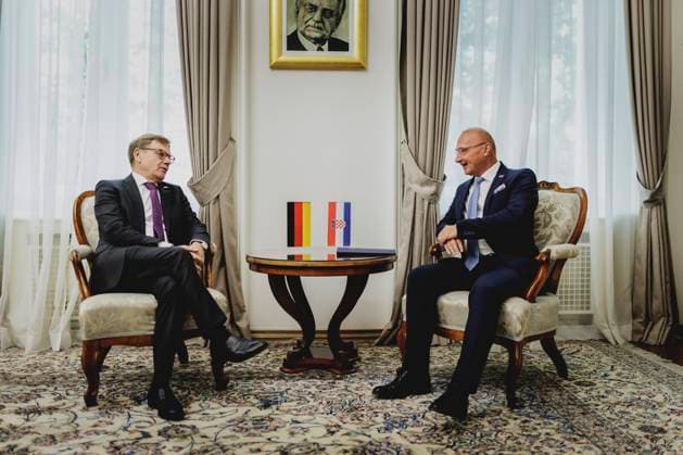 (L-R) Johann Wadephul (CDU), Bundesaussenminister, und Goran Grlic Radman, Aussenminister von Kroatien, aufgenommen im Rahmen eines gemeinsamen Treffens in Zagreb, 25.08.2025. Fotografiert im Auftrag des Auswaertigen Amtes. Zagreb Kroatien *** L R Johann Wadephul CDU , Federal Foreign Minister, and Goran Grlic Radman, Foreign Minister of Croatia, photographed during a joint meeting in Zagreb, 25 08 2025 Photographed on behalf of the Foreign Office Zagreb Croatia Copyright: xFlorianxGaertner AAx