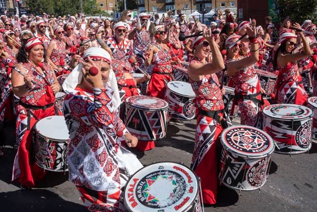 Notting Hill Carnival 2025 Day 2 in London, UK - 25 Aug 2025 The Batala drumming band performs during the Notting Hill Carnival in London. The Notting Hill Carnival is one of the world s largest street festivals. It is an annual Caribbean Carnival that has taken place in London since 1966 on the streets of Notting Hill over the bank holiday weekend in August. London United Kingdom Copyright: xKrisztianxElekx xSOPAxImagesx SSS_20250825_NOTTING_HILL_0011039