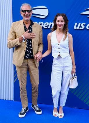 Celebs at the US Open 2025 - Arrival Jeff Goldblum and Emilie Livingston arrive at the US Open, USTA Billie Jean King National Tennis Center in New York on August 25, 2025. Photo by Charles Guerin ABACAPRESS.COM New York City NY United Arab Emirates  Copyright: xGuerinxCharles ABACAx