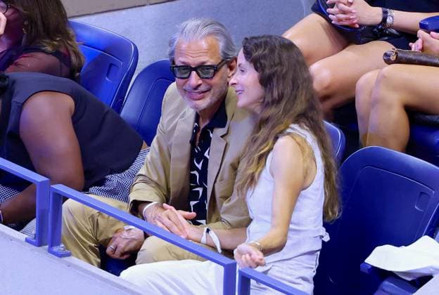 US Open - Celebs In The Stands Jeff Goldblum and Emilie Livingston attend the US Open and the Venus Williams game at the USTA Billie Jean King National Tennis Center in New York on August 25, 2025. Photo by Dylan Travis ABACAPRESS.COM New York City NY United States  Copyright: xDylanxTravis ABACAx