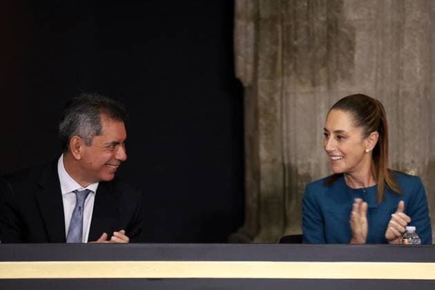 100th Anniversary Commemorative Ceremony of the Bank of Mexico Mexico s Minister of Finance and Public Credit Edgar Amador Zamora talks whit Mexico™s President Claudia Sheinbaum Pardo during the commemorative ceremony marking the 100th anniversary of the founding of the Bank of Mexico at Museo Interactivo de Economia. on August 25, 2025, in Mexico City, Mexico. Mexico City CDMX Mexico Copyright: xLuisxBarronx