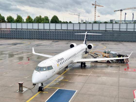 MUNICH, GERMANY - AUGUST 4, 2025: Lufthansa CityLine CRJ-900LR jet waiting for boarding at Munich Airport. Lufthansa CityLine Mitsubishi CRJ-900LR jet waiting for boarding at Munich Airport. *** MÜNCHEN, DEUTSCHLAND 4. AUGUST 2025 Lufthansa CityLine CRJ 900LR Jet wartet auf das Boarding am Flughafen München Lufthansa CityLine Mitsubishi CRJ 900LR Jet wartet auf das Boarding am Flughafen München Copyright: xx