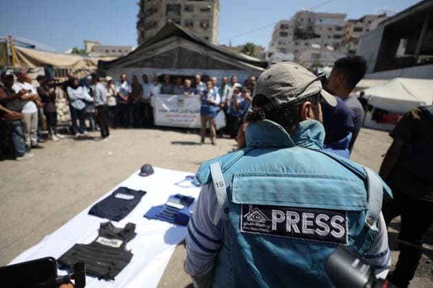 Protesters gather for journalists killed in Gaza by Israeli forces GAZA CITY, GAZA - AUGUST 26: A protest is being held for journalists, who were killed in an Israeli attack on Nasser Hospital in the southern city of Khan Younis in the Gaza Strip in Gaza City, Gaza on August 26, 2025. Journalists participating in the demonstration carried banners reading Stop killing journalists and Journalism is not a crime. The attack claimed the lives of Reuters photojournalist Hussam al-Masri, Al Jazeera cameraman Mohammed Salameh, Mariam Abu Daqqa who worked for several media outlets including Independent Arabia and AP, NBC News journalist Muaz Abu Taha, and journalist Ahmed Abu Aziz. Khames Alrefi Anadolu Gaza City Gaza. Editorial use only. Plea  Copyright: x2025xAnadoluxKhamesxAlrefix