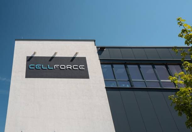 Kirchentellinsfurt Porsche-Tochter Cellforce: Standort mit Zukunft ungewiss Editorial use only. Außenansicht des Cellforce-Gebäudes, der Batteriezelltochter von Porsche in Kirchentellinsfurt. Medien berichten, dass das Unternehmen die Produktion eigener Hochleistungsbatteriezellen einstellen wird rund 200 der etwa 286 Mitarbeiter sollen entlassen werden. Cellforce wird künftig nur noch Forschung und Entwicklung betreiben. Fotograf: Eibner-Pressefoto Eky Eibner *** Kirchentellinsfurt Porsche subsidiary Cellforce Location with future uncertain Editorial use only Exterior view of the Cellforce building, Porsches battery cell subsidiary in Kirchentellinsfurt Media reports that the company will cease production of its own high-performan Copyright: xEibner-Pressefotox EP_EER