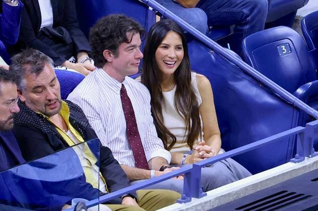 US Open - Celles In The Stands John Mulaney and Olivia Munn attend the Coco Gauff game at the US Open in New York, NY on August 26, 2025. Photo by Dylan Travis ABACAPRESS.COM New York City NY United States  Copyright: xDylanxTravis ABACAx