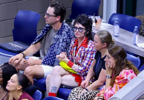US Open - Celles In The Stands Sarah Sherman with a friend attend the Coco Gauff game at the US Open in New York, NY on August 26, 2025. Photo by Dylan Travis ABACAPRESS.COM New York City NY United States  Copyright: xDylanxTravis ABACAx