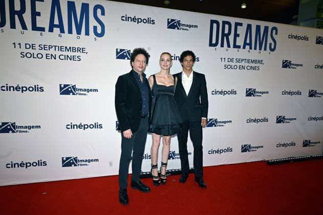 Dreams Red Carpet in Mexico City (L-R) Michel Franco, Jessica Chastain, and Issac Hernandez attend the red carpet for the film Dreams at Cinepolis Plaza Miyana. on August 26, 2025 in Mexico City, Mexico. (Photo by Carlos Tischler Eyepix Group) Copyright: xCarlosxTischler xEyepixxGroupx CT_26082025_166513