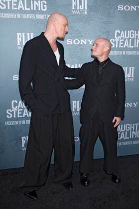 Yuri Kolokolnikov und Nikita Kukushkin bei der Premiere des Kinofilms Caught Stealing im Regal Union Square. New York, 26.08.2025