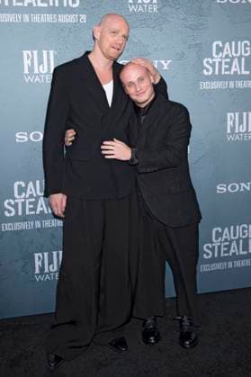 Yuri Kolokolnikov und Nikita Kukushkin bei der Premiere des Kinofilms Caught Stealing im Regal Union Square. New York, 26.08.2025