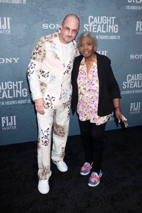 Darren Aronofsky und Kitty Lawrence bei der Premiere des Kinofilms Caught Stealing im Regal Union Square. New York, 26.08.2025