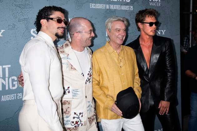 Bad Bunny, Darren Aronofsky, David Byrne und Austin Butler bei der Premiere des Kinofilms Caught Stealing im Regal Union Square. New York, 26.08.2025