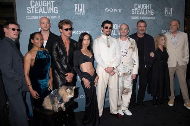 Matt Smith, Yuri Kolokolnikov, Regina King, Austin Butler, Zoe Kravitz, Bad Bunny, Darren Aronofsky, Liev Schreiber, Carol Kane und Vincent D Onofrio bei der Premiere des Kinofilms Caught Stealing im Regal Union Square. New York, 26.08.2025