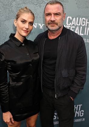 Red carpet for the New York premiere of Caught Stealing at the Regal Union Square Featuring: Liev Schreiber with Guest Where: New York, New York, United States When: 26 Aug 2025 Credit: Dave Allocca Starpix INSTARimages EDITORIAL USE ONLY. NOT FOR USE BY NEWSPAPERS BASED IN THE UK. Copyright: xx instar55014950