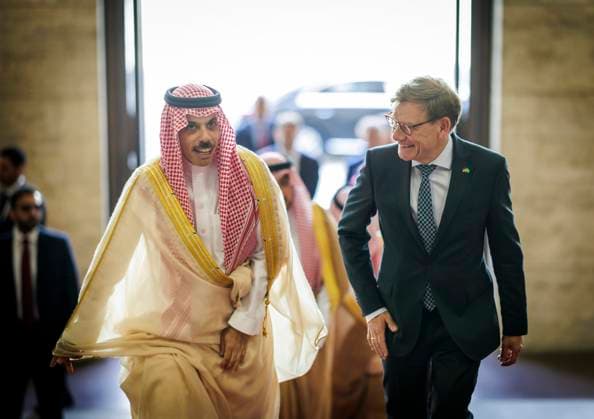 Johann Wadephul (CDU), Bundesaussenminister, trifft den Aussenminister von Saudi-Arabien, Prinz Faisal bin Farhan bin Abdullah bin Faisal bin Farhan Al Saud, im Auswaertigen Amt. Fotografiert im Auftrag des Auswaertigen Amtes Berlin Deutschland *** Johann Wadephul CDU , Federal Foreign Minister, meets the Foreign Minister of Saudi Arabia, Prince Faisal bin Farhan bin Abdullah bin Faisal bin Farhan Al Saud, at the Federal Foreign Office Photographed on behalf of the Federal Foreign Office Berlin Germany Copyright: xThomasxKoehler AAx