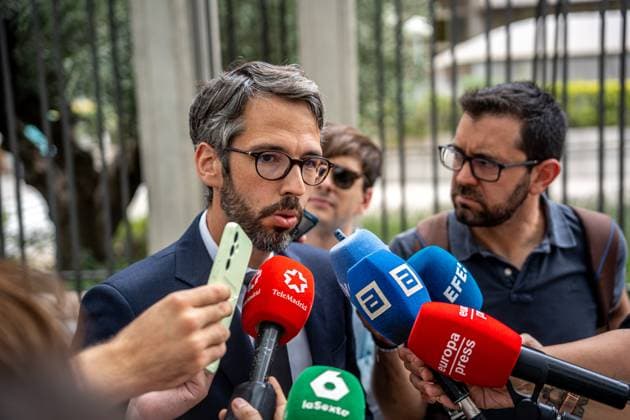 The secretary general ANFACO, Roberto Alonso, gives statements to the media after a meeting with the Ministers of Economy and Agriculture, at the headquarters of the Ministry of Economy, on August 27, 2025, in Madrid Spain The Minister of Economy, Trade and Enterprise, and the Minister of Agriculture, Fisheries and Food, have met with representatives of the agri-food sector in the working group on food products to discuss and share information on the tariff agreement between the EU and the US last week, and the Minister of Agriculture, Fisheries and Food, have met with representatives of the agri-food sector in the food products working group to discuss and share information on the trade agreement concluded last week between the United Sta  Copyright: xGabrielxLuengasx 6917880