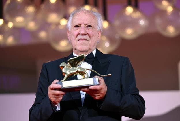 August 27, 2025, Venice, ITALY: German filmmaker Werner Herzog poses after he received the Golden Lion for Lifetime Achievement Award during the Venice International Film Festival, in Venice, Italy, 27 August 2025. The 82nd edition of the Venice Film Festival runs from 27 August to 06 September 2025. ANSA ETTORE FERRARI. Venice ITALY  - ZUMAa110 20250827_zaf_a110_025 Copyright: xEttorexFerrarix